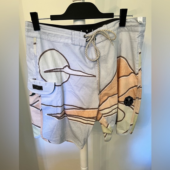 Vissla Mens 34” Swim Board Shorts Trunks design by CA Surfer artist Daren Magee - Picture 1 of 9